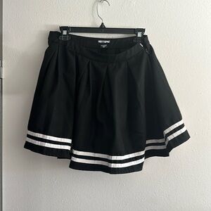 Hot topic black skirt size medium